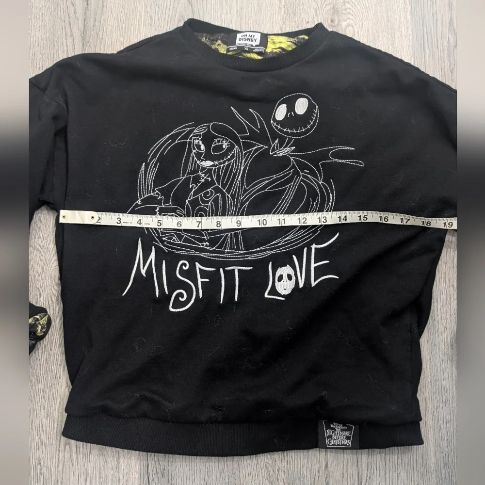 OH MY DISNEY! Nightmare Before Christmas Reversible crewneck Size XS Goth Unisex - Picture 8 of 10